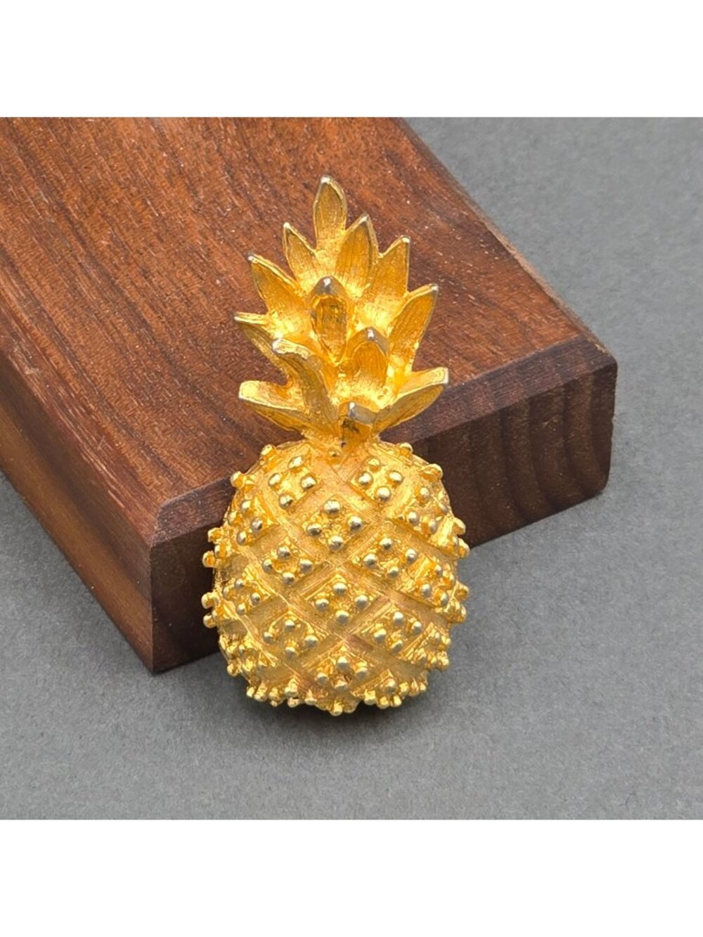 Gold Tone Pineapple Brooch Pin Textured Detail Tropical Motif Lapel 2"